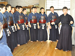 剣道の練習法DVD | 試合感覚を研ぎ澄ます～九州学院中・高等学校 