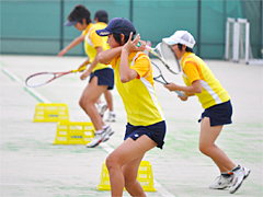 勝利につながるゲーム形式練習 ～三重高等学校 女子ソフトテニス部の ステップアップ練習メニュー～